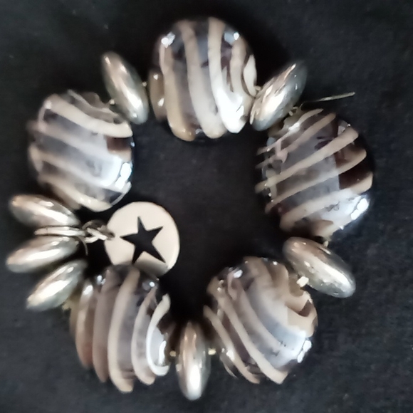 Polished Rock, Silver Toned Beads and Star Elastic Bracelet - Picture 2 of 2